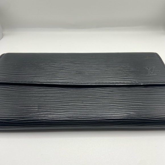 Louis Vuitton Epi Leather Textured Wallet - Picture 4 of 15